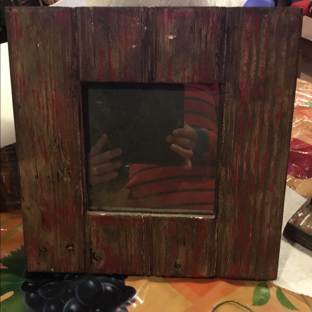 Farmhouse/Rustic Decor - Picture 2 of 4